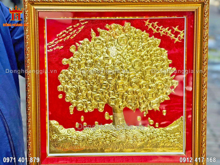 Từng đường nét họa tiết trên bức tranh được chế tác tỉ mỉ